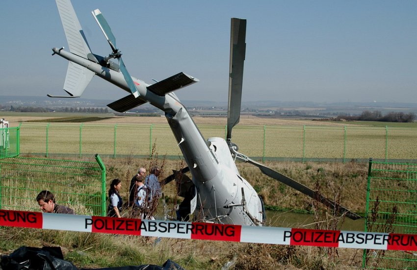 Hubschrauber abgestuerzt in Grafschaft P28.JPG